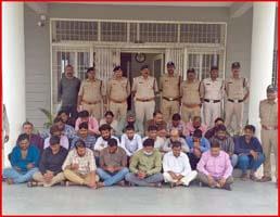 Big action against gambling, Rs 1,69,000 and 30 mobile phones seized from 26 accused