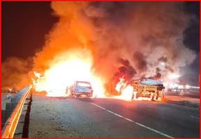 Major accident occurred in Ganpati Ghat, three trucks, three cars and two motorcycles caught fire.