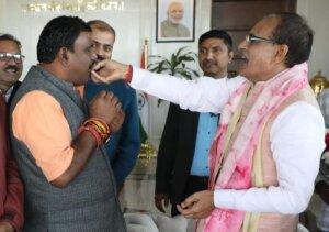 Newly elected MLA Thakur met the Chief Minister and congratulated him.