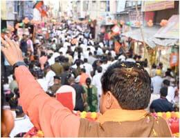 Crowd gathered in the Chief Minister's Jan Abhradhan Yatra, gifts worth crores