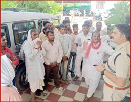 A young man sleeping outside his house was murdered, people reached CSP office with his dead body