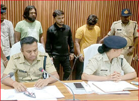 4 youths were arrested for trying to sell pistols