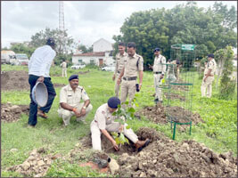 Madhya Pradesh police is busy in campaign for one tree in the name of mother