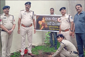 Plantation of trees in Kukshi police station under the campaign 'One tree in the name of mother'