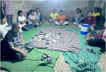 बाग नगर में कुक्षी रोड पर निर्माणधीन मकान में बने तलघर में पुलिस ने कार्यवाही.