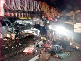 Horrible accident on Ghat's new road, head-on collision between cars, 17 injured