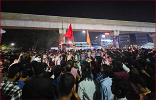 Hindu organizations, Karni Sena and Bhakt Mandal expressed their anger against the police