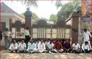 CBI (Central Bureau of Investigation) team raids former Chief Minister's house