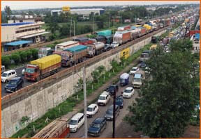 Why shouldn't the NHAI toll contractor be held guilty for these three deaths and be given life imprisonment?