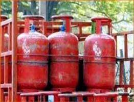 Big action by Food Department, 108 cylinders seized from hotel shops