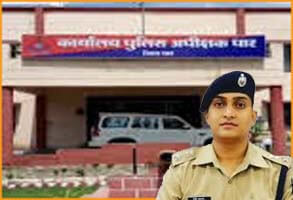 The police department considered journalists to be mere gimmicks.